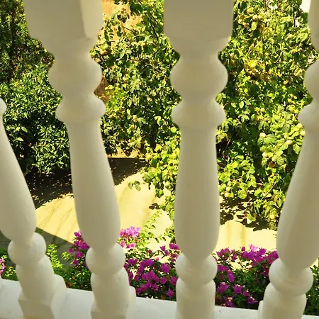 Uysal B&B 말마리스